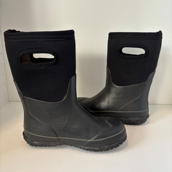 Bogs Black Kids waterproof boots 13 - Picture 9 of 12